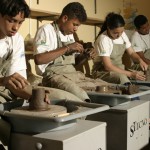 Alunos da FUTURARTE na oficina de cerâmica