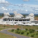 Demolição de prédio abandonado em Brasília