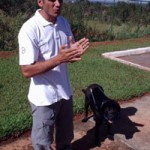 Coordenador-técnico do projeto, Carlos Dias e cão-guia