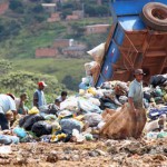 Lixão: cena ainda comum no Brasil