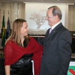 A diretora de Desenvolvimento Institucional da AlfaSol, Claudia Amalfi Marques e o presidente do TRE do Pará, desembargador João José da Silva Maroja