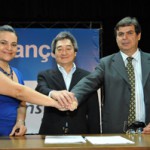 Cristina Albuquerque, representante do Unicef, Milton Umino, Vice Presidente Celtins e Joaquim Guedes, diretor de projetos especiais Celtins assinam acordo social (da esquerda para direira)