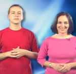 Apresentadores do primeiro programa da TV brasileira para surdos
