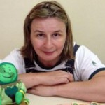 Tia Dulce: assistente social e contadora de histórias, voluntária do projeto Mundo do Faz de Conta