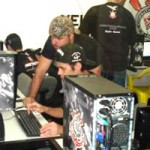 Oficina de informática montada na sede da torcida oficial do Corinthians