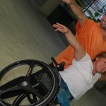 A telefonista Adelina Perez, 43 anos, aluna há mais de cinco, treina com o professor Alexandre