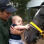 Com o tratamento, crianças apresentam melhoras na fala, locomoção, entre outras
