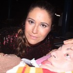 Leide participa do show da cantora Maria Rita e presenteia a cantora