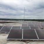 Placas fotovoltaicas instaladas no telhado da embaixada italiana em Brasília